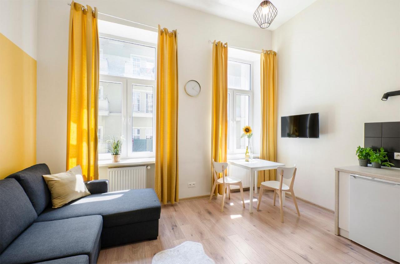 Cozy Apartments On Sierpnia Street Lodz  Exterior photo