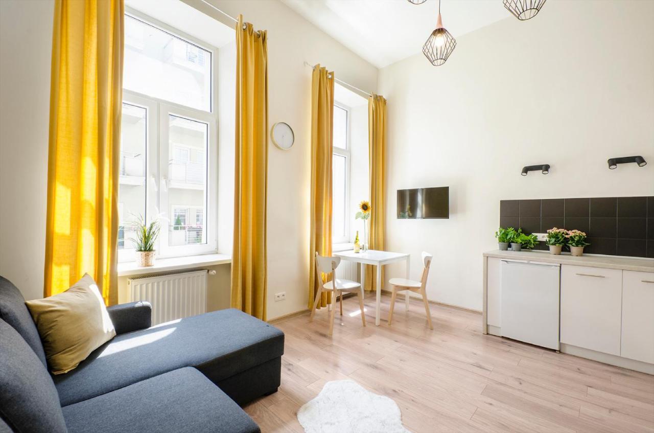 Cozy Apartments On Sierpnia Street Lodz  Exterior photo